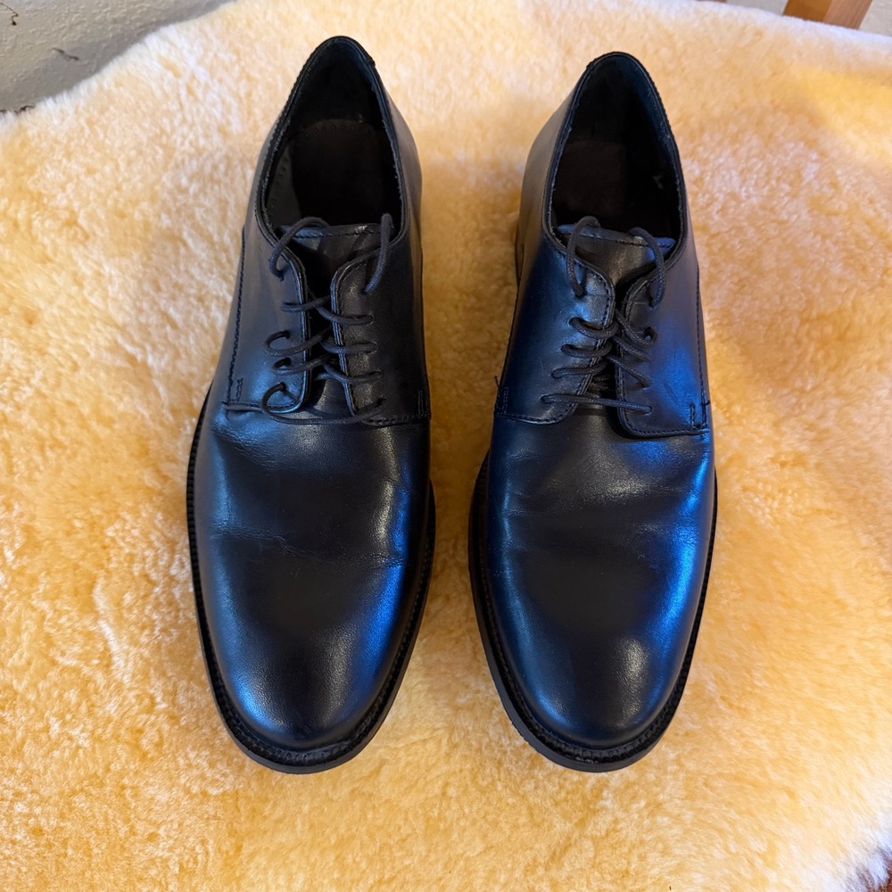 Cole Haan Black Leather Oxfords - size 10 - like new